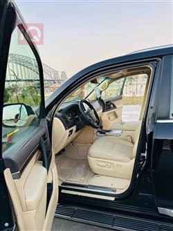 تۆیۆتا لاند کروزەر